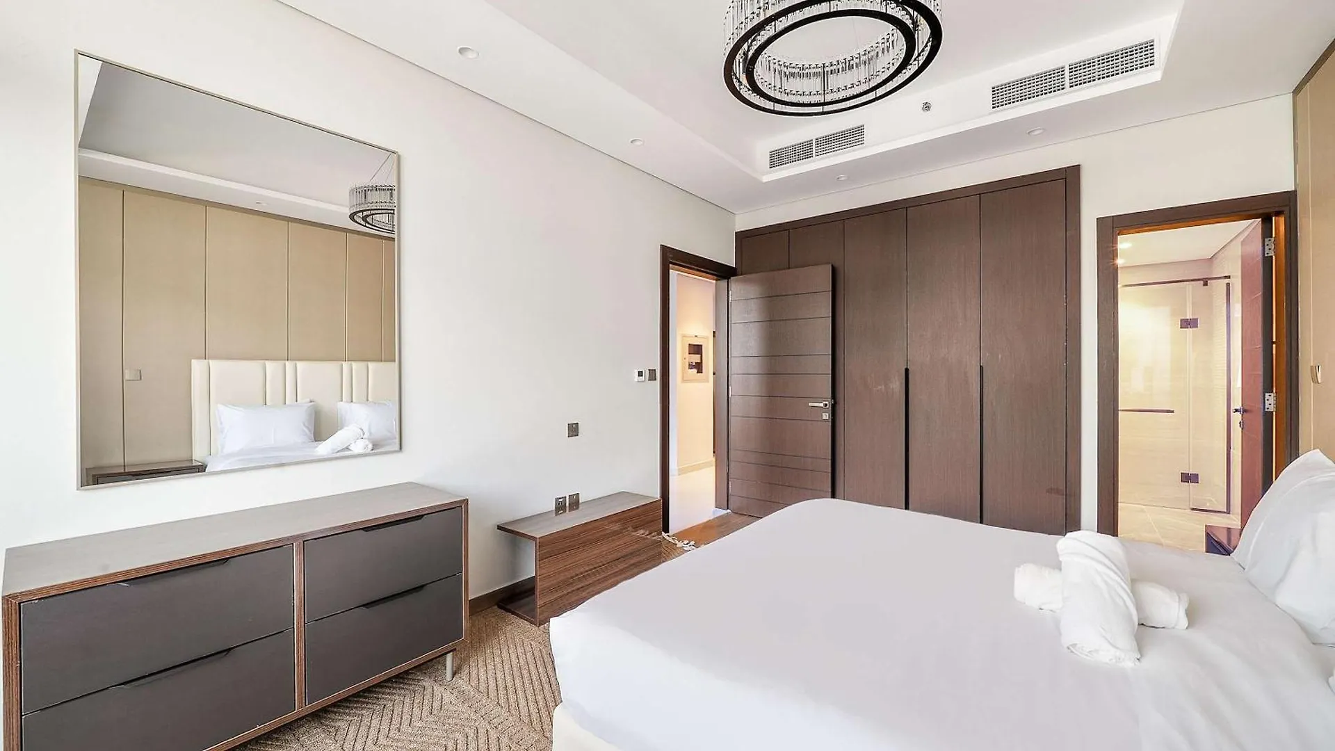 Luxury 1-Bedroom Apart In Business Bay Dubai